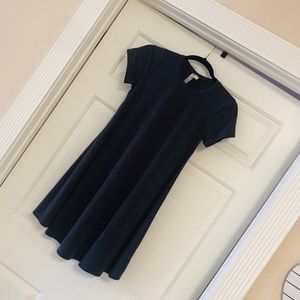 Francesca’s dark blue, ribbed T-shirt dress